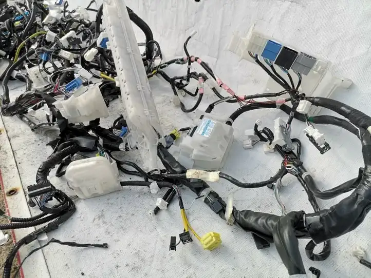 Toyota Camry (2017 - 2020)  821610XT90 Другой проводник