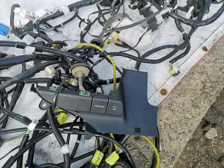 Toyota Camry (2017 - 2020)  821610XT90 Другой проводник