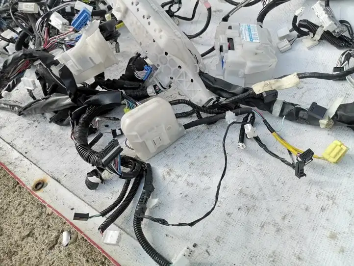 Toyota Camry (2017 - 2020)  821610XT90 Другой проводник