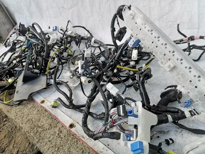 Toyota Camry (2017 - 2020)  821610XT90 Другой проводник