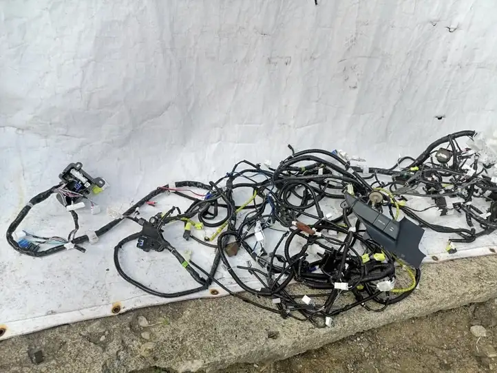 Toyota Camry (2017 - 2020)  821610XT90 Другой проводник