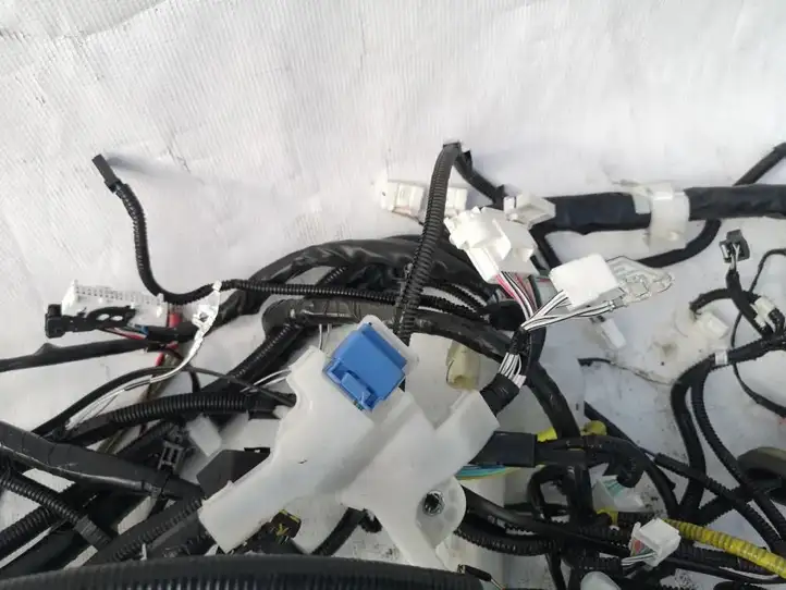 Toyota Camry (2017 - 2020)  821610XT90 Другой проводник