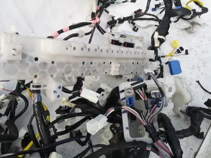 Toyota Camry (2017 - 2020)  821610XT90 Другой проводник