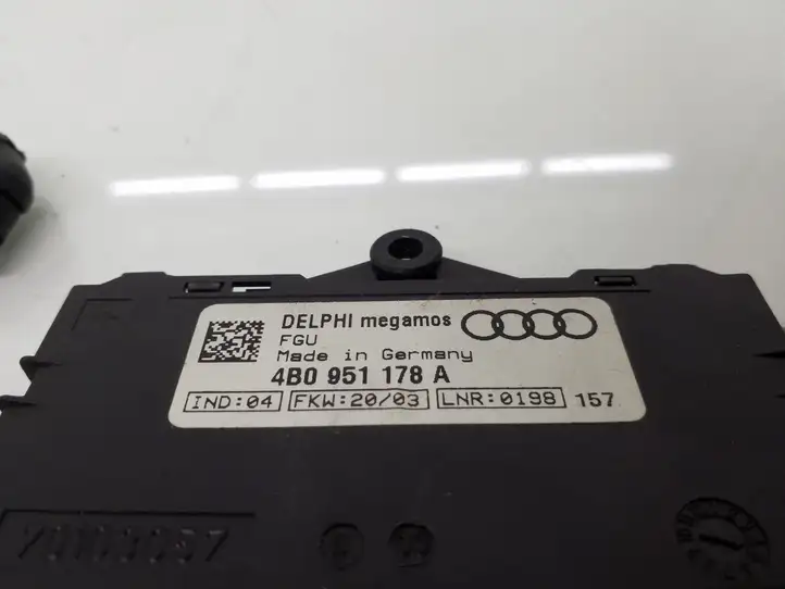 Audi A6 S6 C5 4B (2001 - 2004) 4B0951178A Датчик охранной сигнализации — фото 2