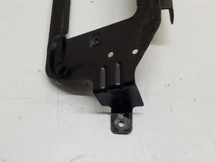 Chrysler Town and Country (2010 - 2016)  68091899AC Держатель блока управления двигателем