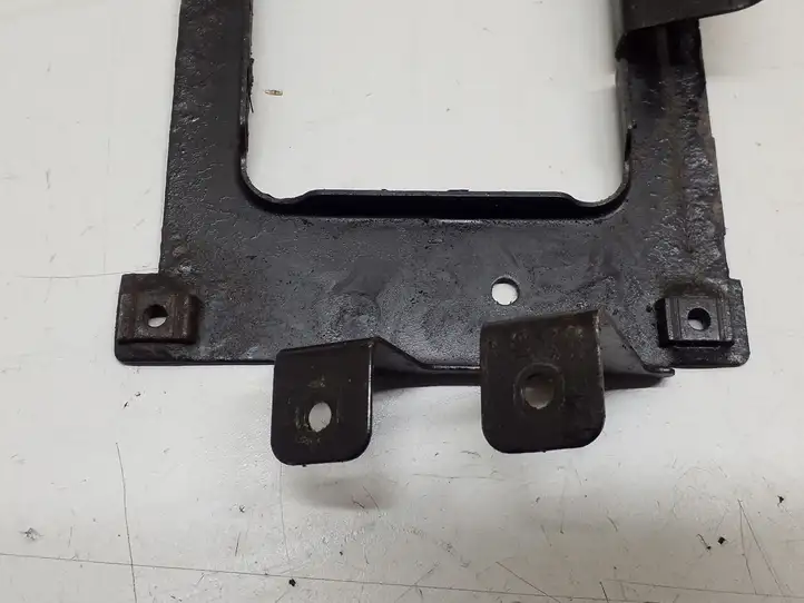 Chrysler Town and Country (2010 - 2016)  68091899AC Держатель блока управления двигателем