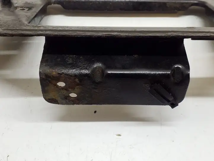 Chrysler Town and Country (2010 - 2016)  68091899AC Держатель блока управления двигателем