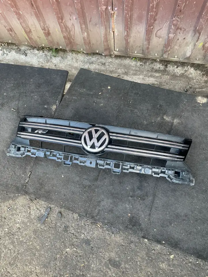 Volkswagen Tiguan (2011 - 2016) 5N0853653 Передняя решетка — фото 1