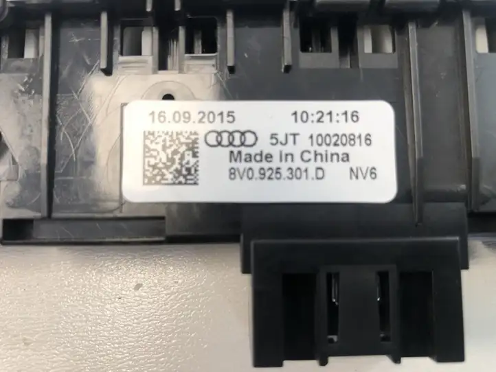 Audi A3/S3 8V (2012 - 2016) 8V0925301D Блок кнопок на панели — фото 3