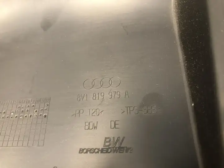 Audi A3/S3 8V (2012 - 2016) 8V1819979A Крышка корпуса воздушного фильтра — фото 3