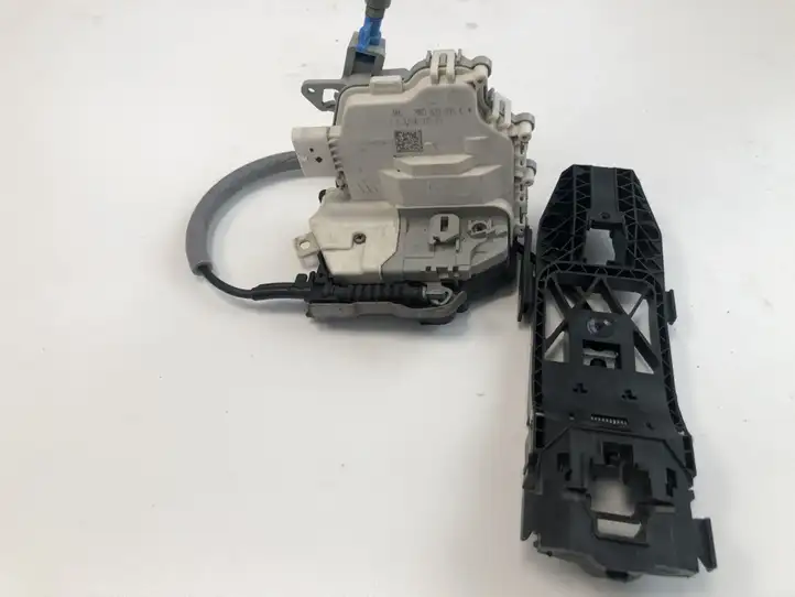 Audi A3/S3 8V (2012 - 2016) 8K0839015C Замок задней двери — фото 1