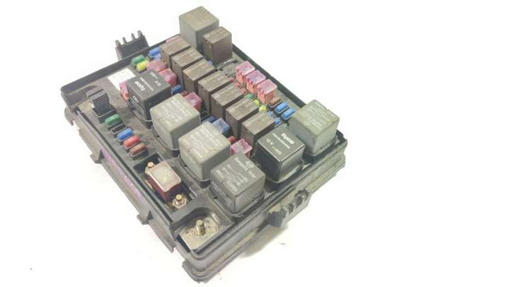 SsangYong Rodius (2004 - 2007)  8231021010 Блок предохранителей