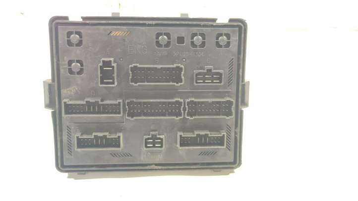 SsangYong Rodius (2004 - 2007)  8231021010 Блок предохранителей