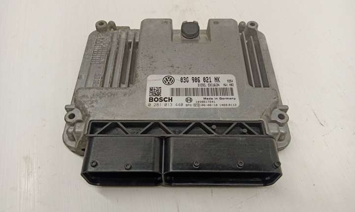 Volkswagen PASSAT B6 (2005 - 2010)  03G906021 Блок управления двигателя