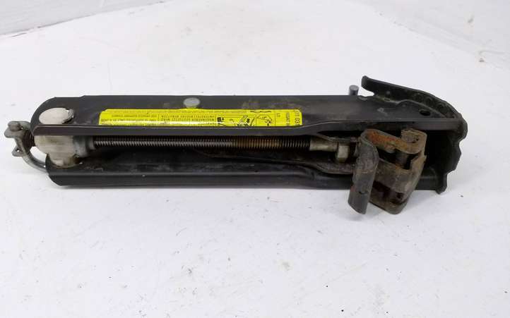 Volkswagen PASSAT B6 (2005 - 2010)  3C0011031B Домкрат (данкрат)