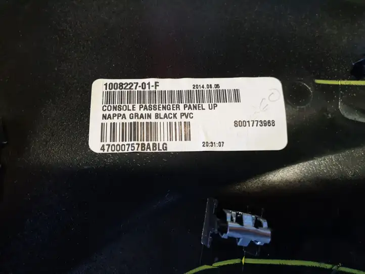 Tesla Model S (2012 - 2016) 1008227 Боковая отделка панели приборов — фото 3
