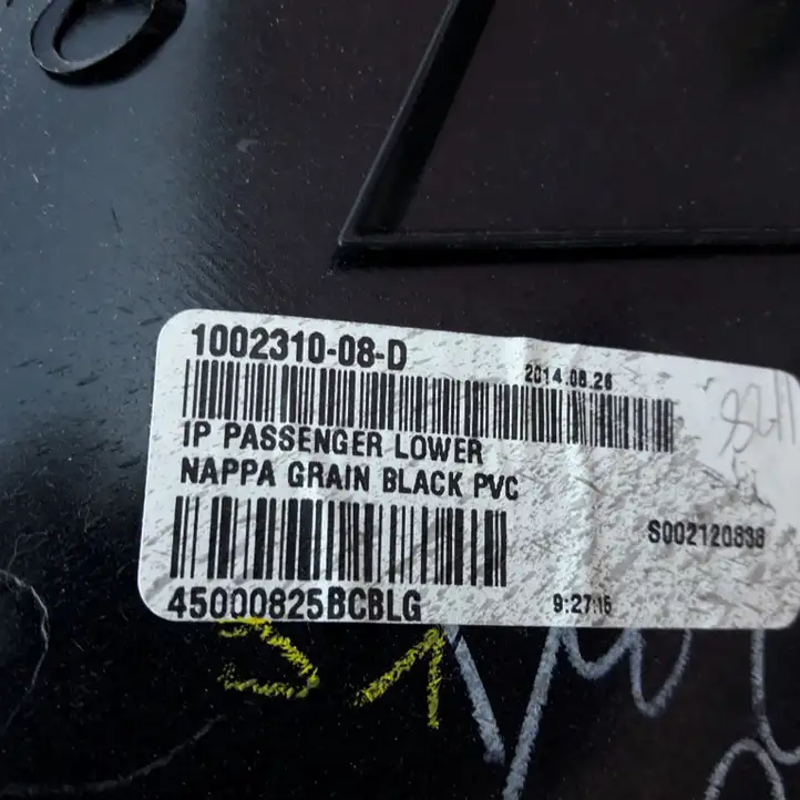 Tesla Model S (2012 - 2016) 100231008D Накладка передней пепельницы — фото 2