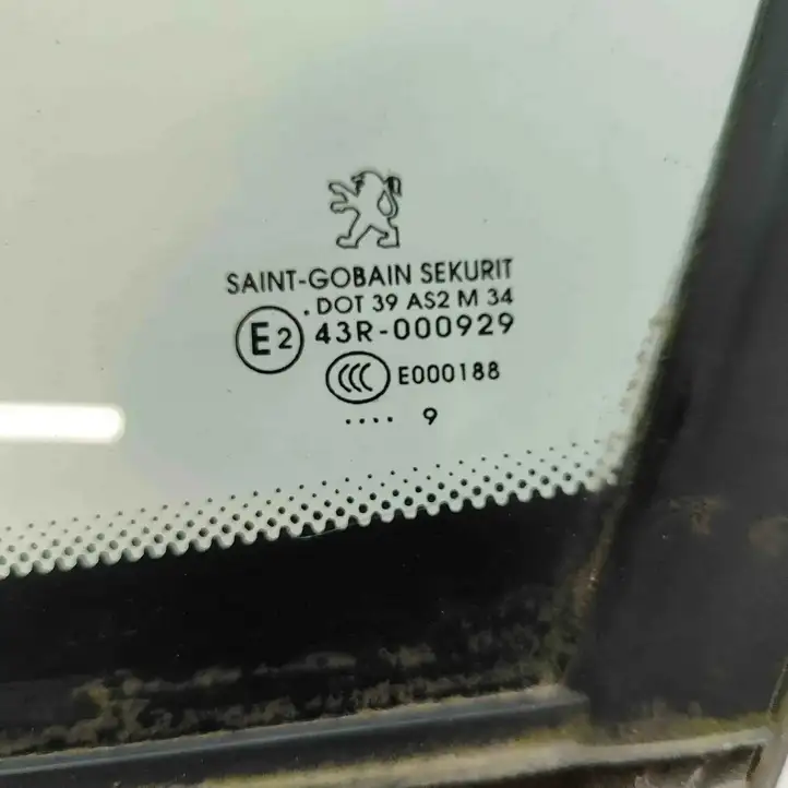 Peugeot (2010 - ) 9201N4 Треугольное стекло кузова — фото 6