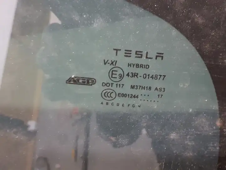 Tesla Model X (2015 - 2021) 105388200F Стекло задней двери — фото 3