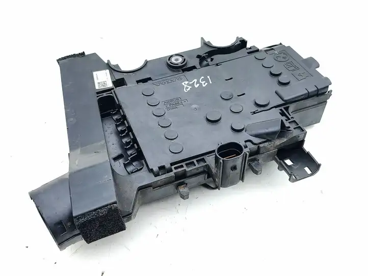 Volvo (2018 - ) 32200112 Реле защиты аккумулятора — фото 3