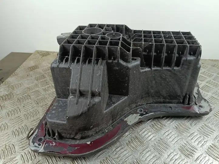 Jeep (2023 - ) Ящик аккумулятора — фото 4