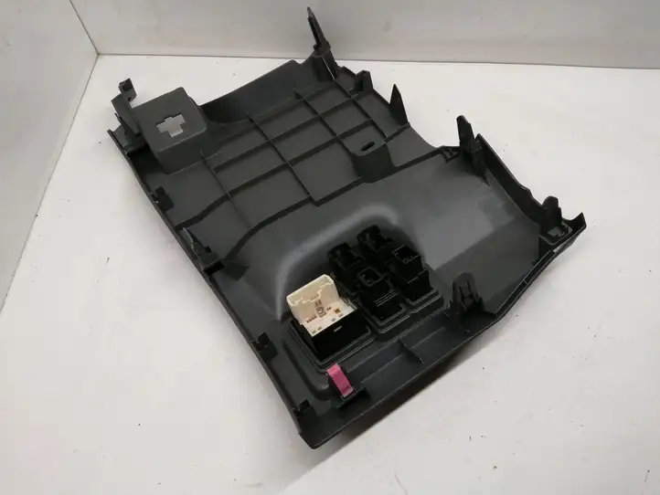 Toyota Prius (XW30) (2009 - 2015) 5548047020 Нижняя отделка панели приборов — фото 3