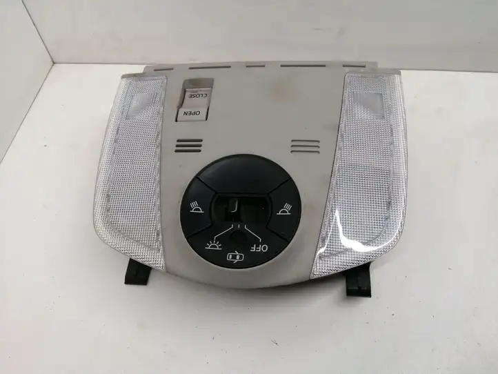 Toyota Prius (XW30) (2009 - 2015) 1D153044G Передняя подсветка — фото 1