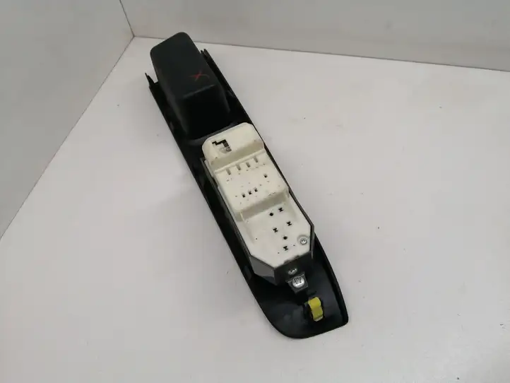 Toyota Yaris (2014 - 2019) 742320D680 Блок кнопок стеклоподъемников — фото 6