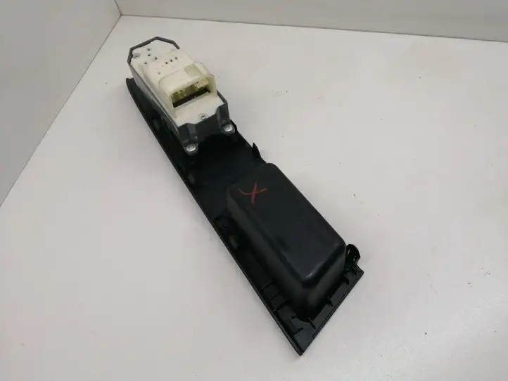 Toyota Yaris (2014 - 2019) 742320D680 Блок кнопок стеклоподъемников — фото 7