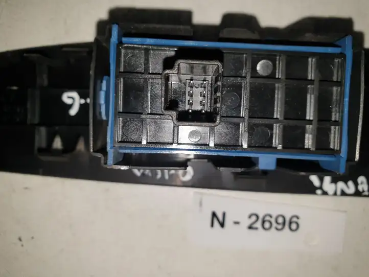 Toyota Avensis T270 (2009 - 2012) 742710504 Блок кнопок стеклоподъемников — фото 2