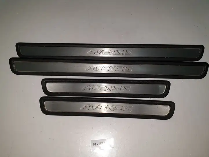 Toyota Avensis T270 (2009 - 2012) 6791605030 Внутренняя отделка переднего порога — фото 1