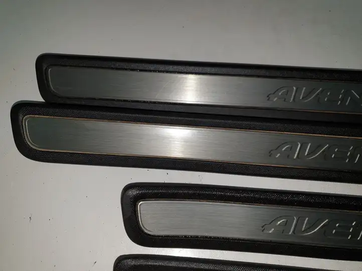 Toyota Avensis T270 (2009 - 2012) 6791605030 Внутренняя отделка переднего порога — фото 7