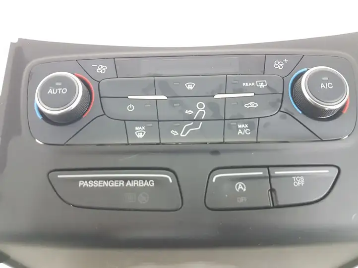 Ford Escape III (2013 - 2019) GJ5T18C612EA Блок управления климат-контролем — фото 2