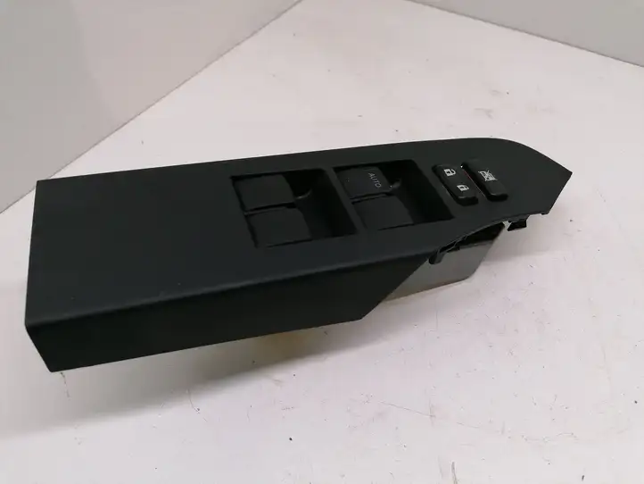 Toyota Auris E180 (2012 - 2018) DEO025332 Кнопка стеклоподъемников — фото 1