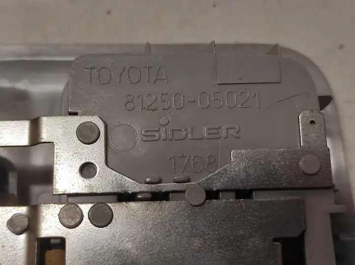 Toyota Avensis T250 (2003 - 2006) 8125005021 Включатель освещения интерьера — фото 3