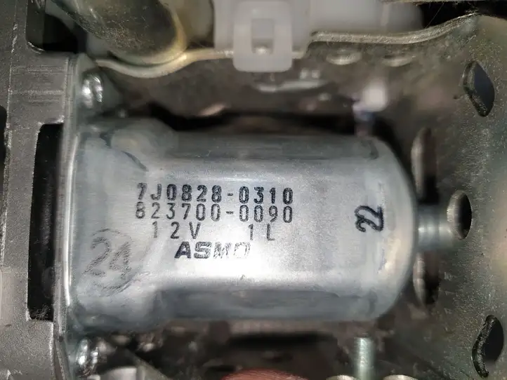 Toyota Avensis T270 (2009 - 2012) 8237000090 Передний ремень безопасности — фото 6