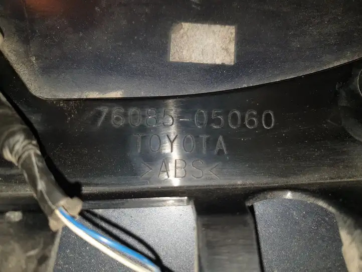 Toyota Avensis T270 (2009 - 2012) 7608505060 Крышка — фото 8