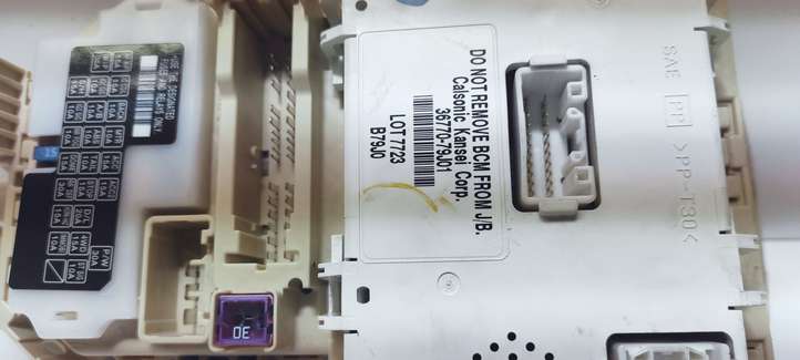 Suzuki SX4 (2006 - 2009)  3677079J01 Блок предохранителей