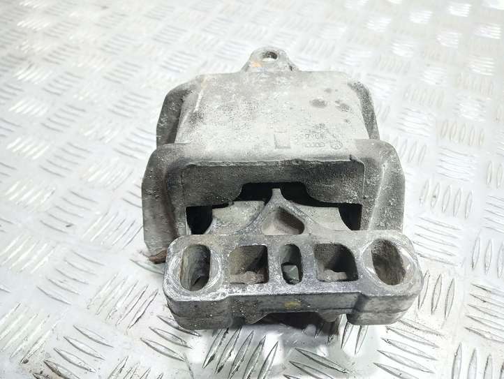 Volkswagen Bora (1998 - 2005)  1J0199555 Подушка двигателя