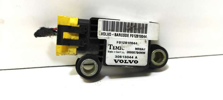 Volvo S40 (2000 - 2004)  30613044A Датчик удара надувных подушек