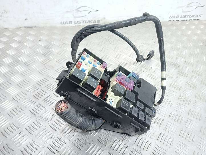Mazda CX-7 (2009 - 2014)  EG2166767 Блок предохранителей