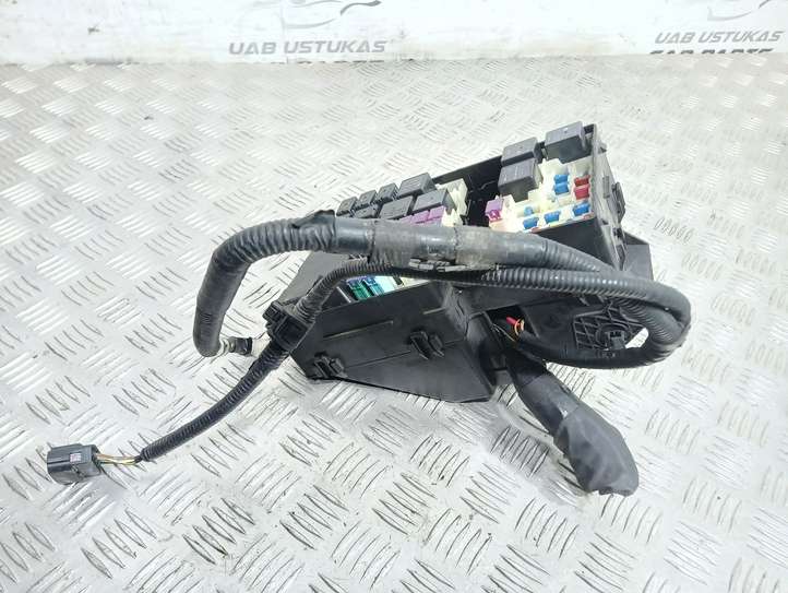 Mazda CX-7 (2009 - 2014)  EG2166767 Блок предохранителей