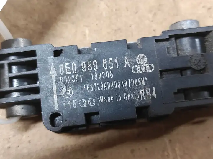 Audi A4 S4 B7 8E 8H (2004 - 2009) 8E0959651A Датчик удара SRS — фото 2