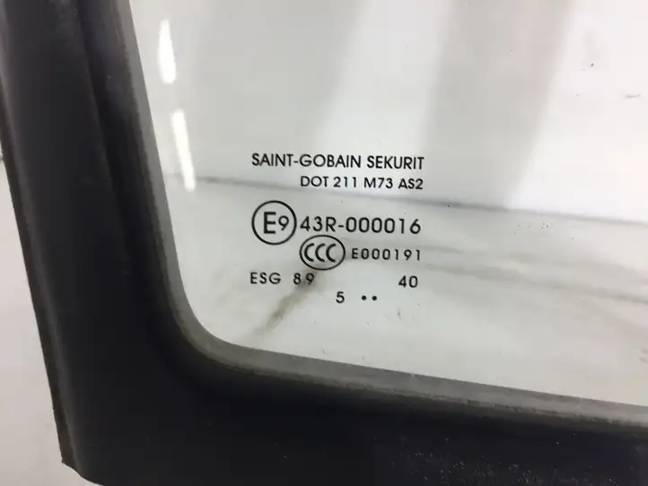 Mercedes-Benz Sprinter W901 W902 W903 W904 (1995 - 2007) 43R000016 Треугольное стекло передней двери — фото 3