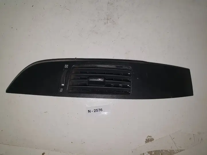 Toyota Corolla Verso E121 (2004 - 2007) 5568064020 Воздуховоды системы отопления/климатики — фото 1