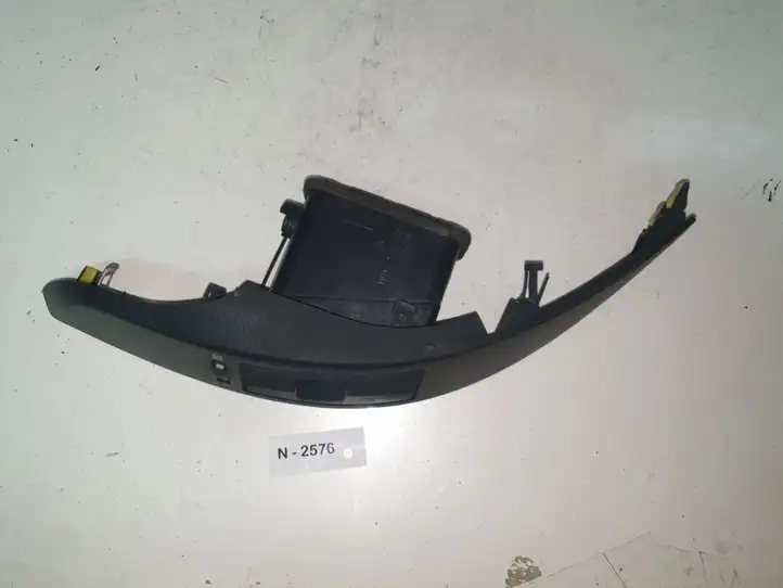 Toyota Corolla Verso E121 (2004 - 2007) 5568064020 Воздуховоды системы отопления/климатики — фото 2