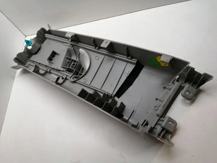 Toyota Auris E180 (2012 - 2018) 7325502040 Накладка ремня безопасности — фото 4
