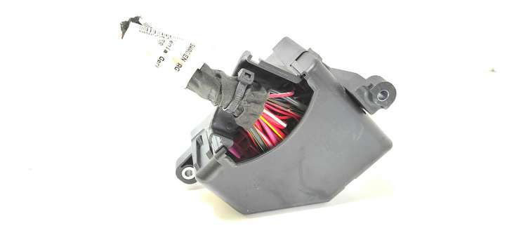 Volkswagen PASSAT B6 (2005 - 2010)  3C0880204D Блок предохранителей