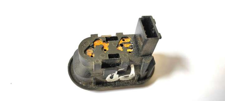 Opel Astra (1998 - 2004)  90561388 Кнопка стеклоподъемников
