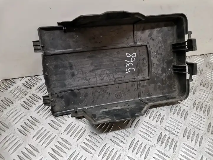 Volkswagen PASSAT B6 (2005 - 2010) 1K0915443A Крышка ящика аккумулятора — фото 3